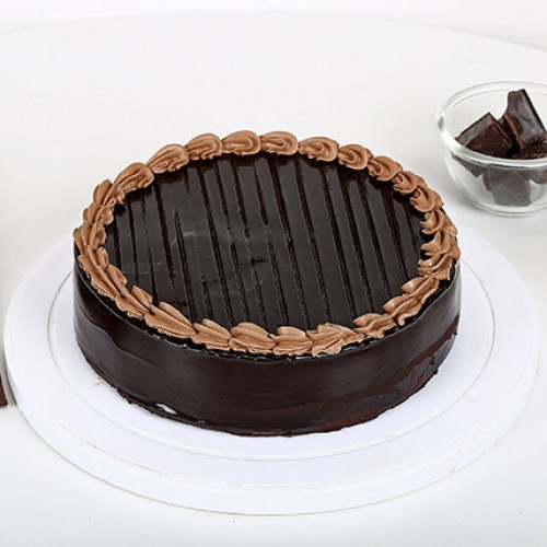 Chocolate Truffle Royal Cake Delivery in Gurugram
