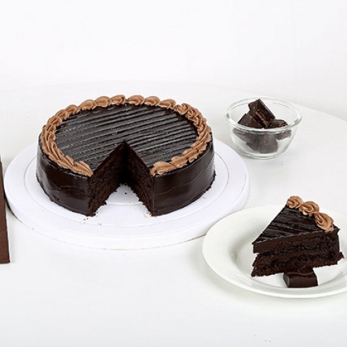Chocolate Truffle Royal Cake Delivery in Gurugram