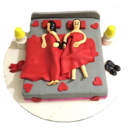 Couple on Honeymoon Cake Delivery in Gurugram