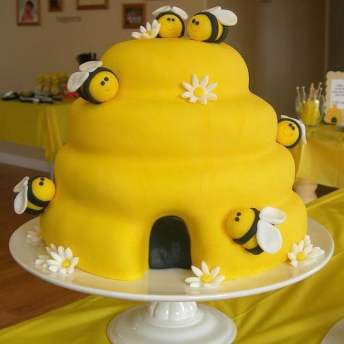 Honey Bee & Hive Theme Cake Delivery in Gurugram