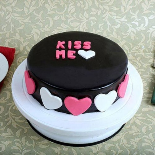 Kiss Me Valentine Cake Delivery in Gurugram