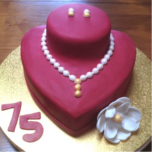 Pearl Necklace Fondant Cake Delivery in Gurugram