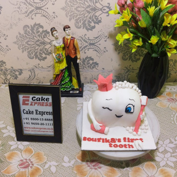 Funny Teeth Fondant Cake