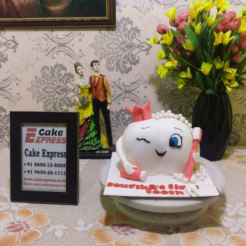 Funny Teeth Fondant Cake