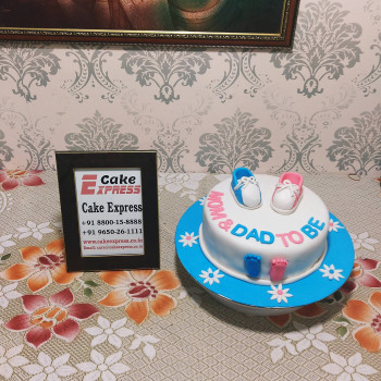 Mom and Dad to Be Fondant Cake Mom and Dad to Be Fondant Cake