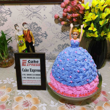 Barbie in Purple Floral Roses Cake Barbie in Purple Floral Roses Cake