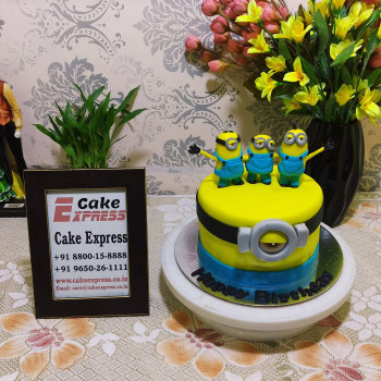 3 Minions Designer Fondant Cake