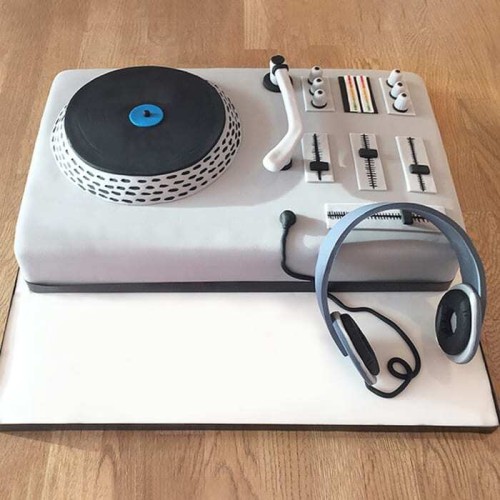 DJ Deck Fondant Cake in Gurgaon DJ Deck Fondant Cake in Gurgaon