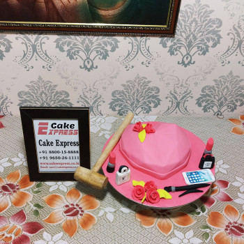 Makeup Theme Pinata Cake Makeup Theme Pinata Cake