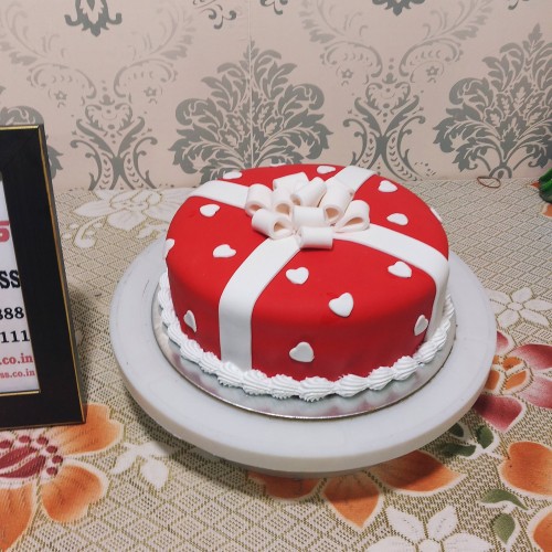A Delectable Treat Fondant Cake in Gurgaon