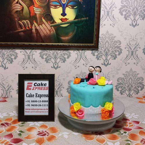 Lovely Couple Anniversary Fondant Cake Delivery in Gurugram
