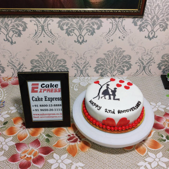 Loving Couple Romantic Fondant Cake