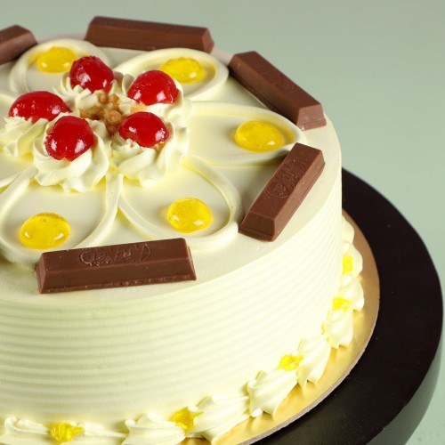 KitKat Butterscotch Cake Delivery in Gurugram