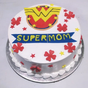 Wonder Woman Super MOM Semi Fondant Cake Wonder Woman Super MOM Semi Fondant Cake
