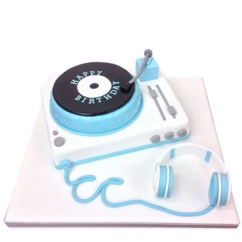 Record Deck & Headphones Fondant Cake Record Deck & Headphones Fondant Cake
