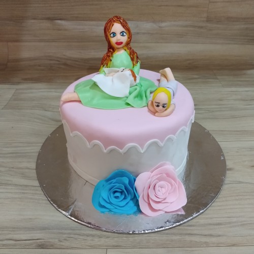 MOM and Kids Theme Fondant Cake Delivery in Gurugram