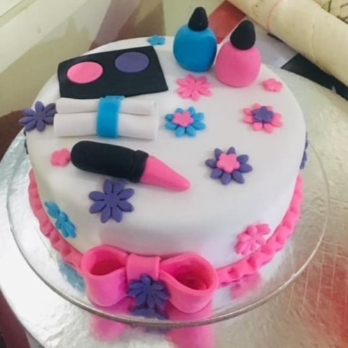 Cosmetic Designer Fondant Cake Delivery in Gurugram Cosmetic Designer Fondant Cake Delivery in Gurugram