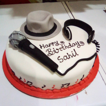 Customized Music Lover Fondant Cake Customized Music Lover Fondant Cake