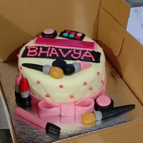 Makeup Theme Birthday Cake Delivery in Gurugram