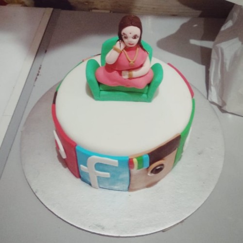 Social Media Addict Lady Cake Delivery in Gurugram