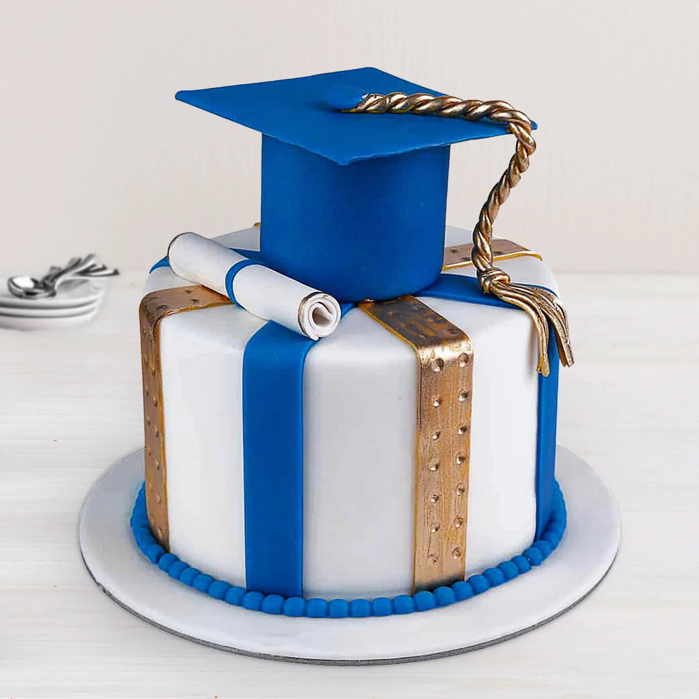 Graduation Round Cake – Cap and Dipolma | C&C Candies