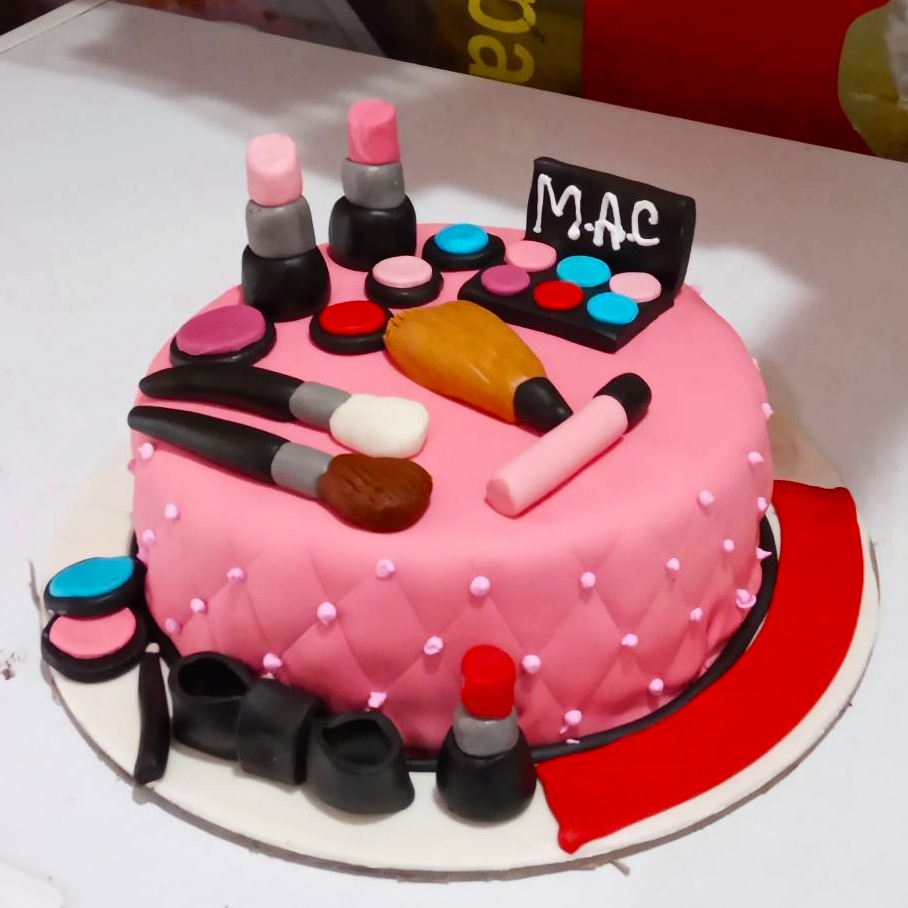 The Prettiest Hair and Makeup Cakes on Instagram | Allure